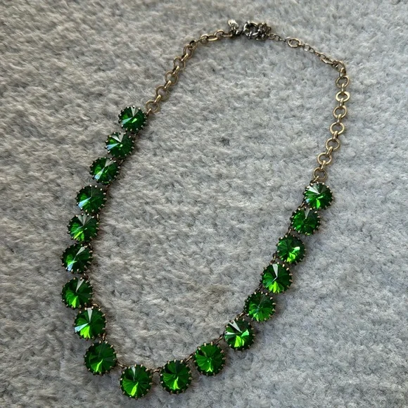**SOLD** J.Crew green Venus flytrap necklace - Picture 1 of 7